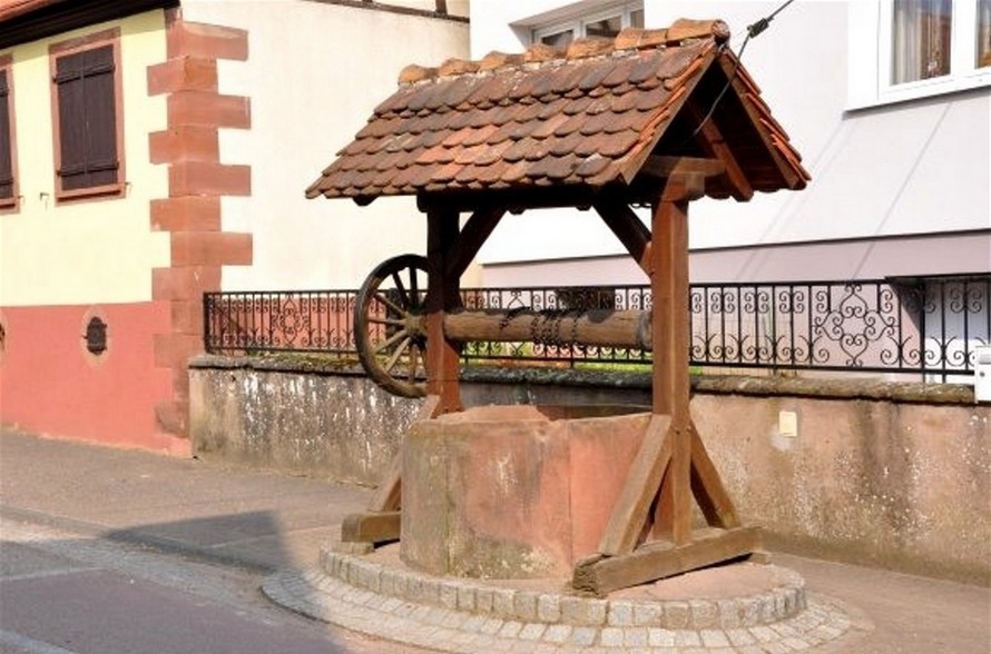 cliquez pour faire un zoom Puits pès de la mairie